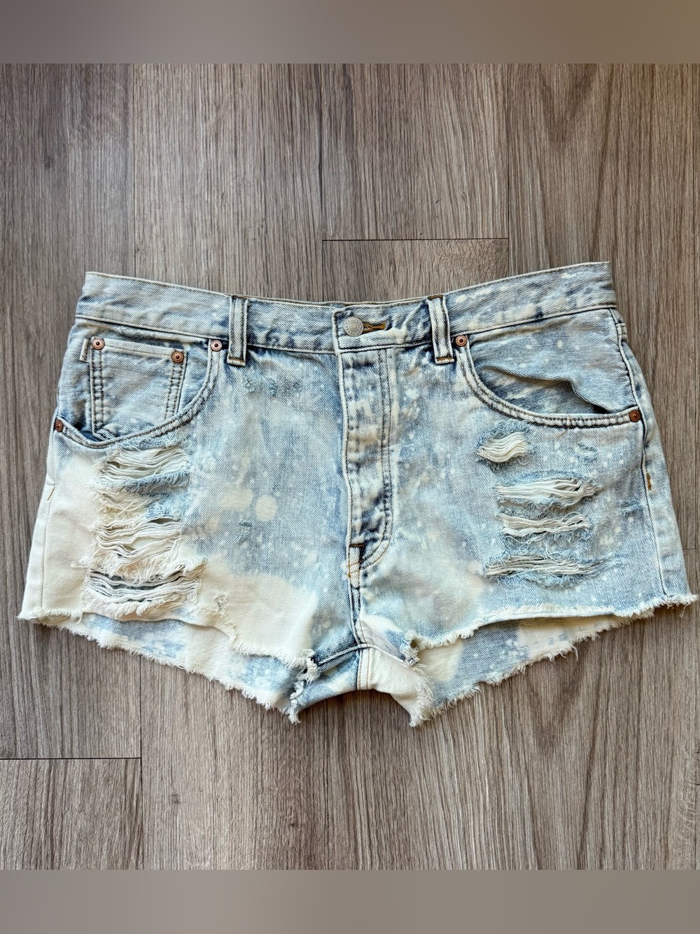 Aritzia Talula Distressed Jean Shorts Size 31 Summer Beach Festival